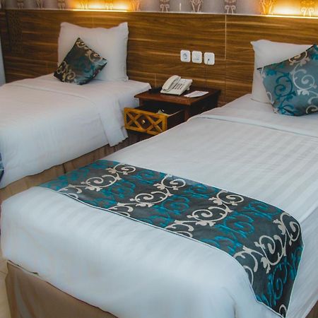 Grand Amira Hotel Solo, Azana Hotels Collection Surakarta (Solo) Exterior foto