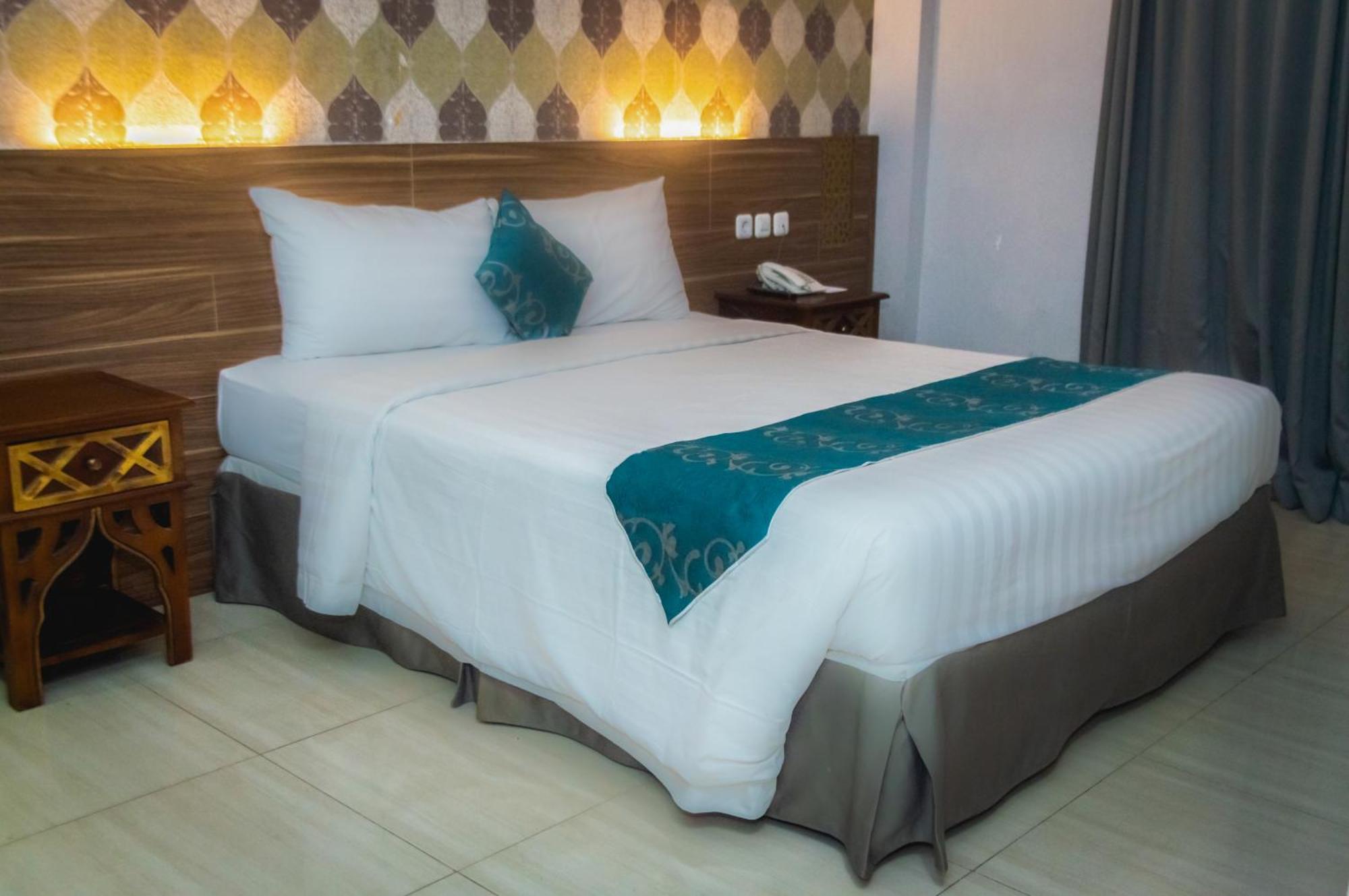 Grand Amira Hotel Solo, Azana Hotels Collection Surakarta (Solo) Exterior foto