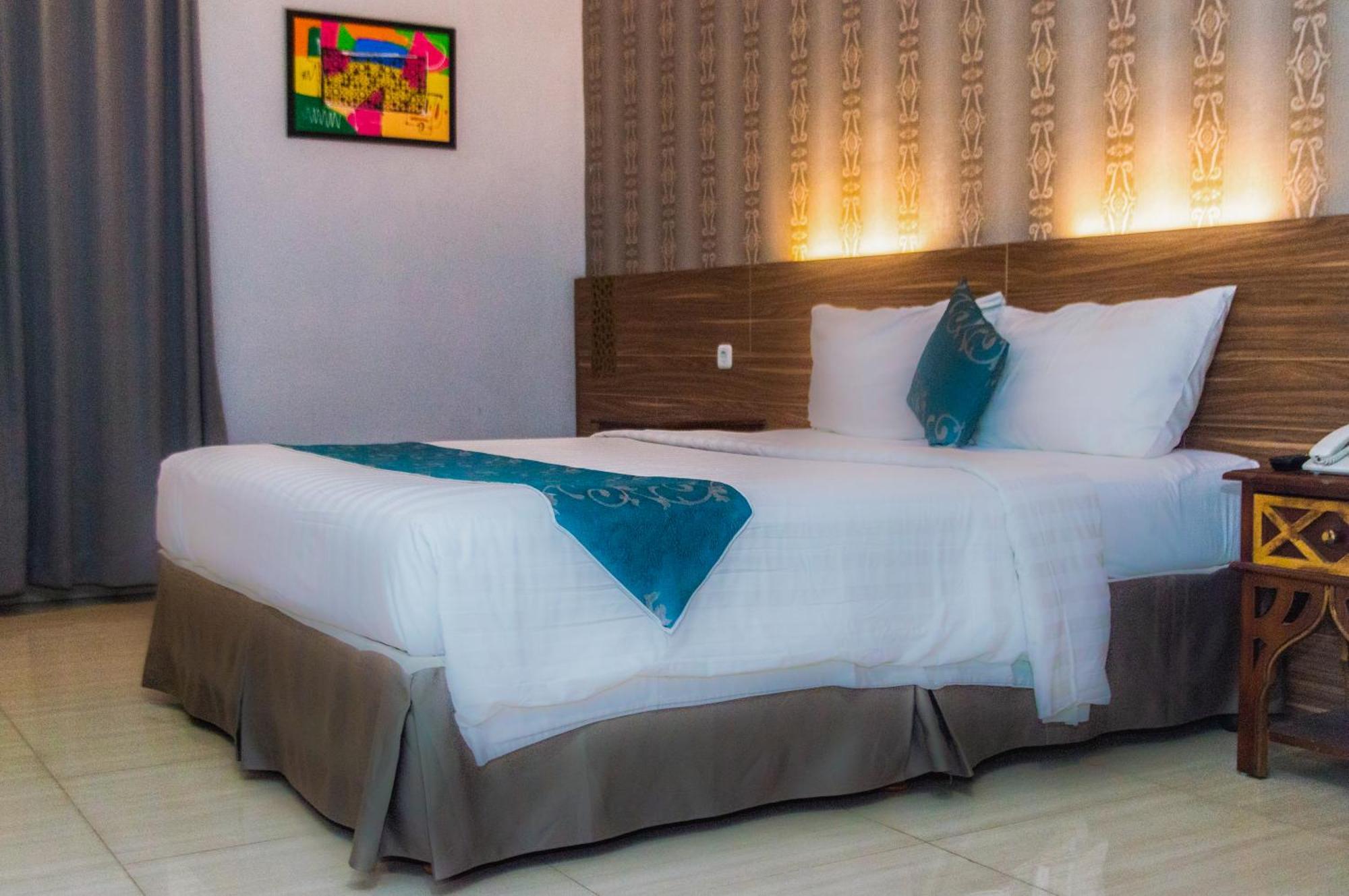 Grand Amira Hotel Solo, Azana Hotels Collection Surakarta (Solo) Exterior foto
