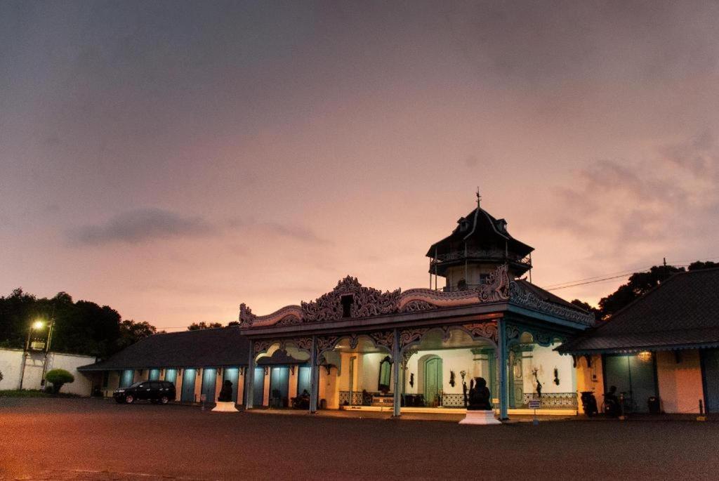 Grand Amira Hotel Solo, Azana Hotels Collection Surakarta (Solo) Exterior foto