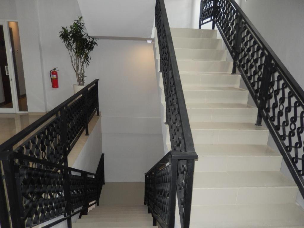 Grand Amira Hotel Solo, Azana Hotels Collection Surakarta (Solo) Exterior foto