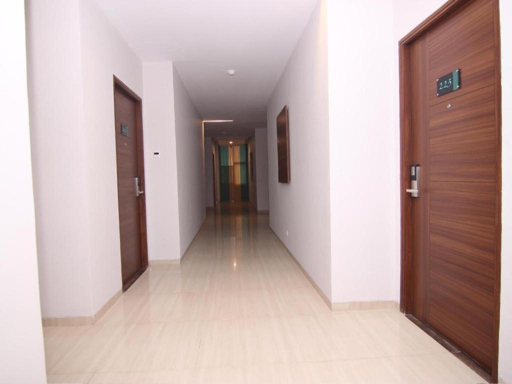 Grand Amira Hotel Solo, Azana Hotels Collection Surakarta (Solo) Exterior foto
