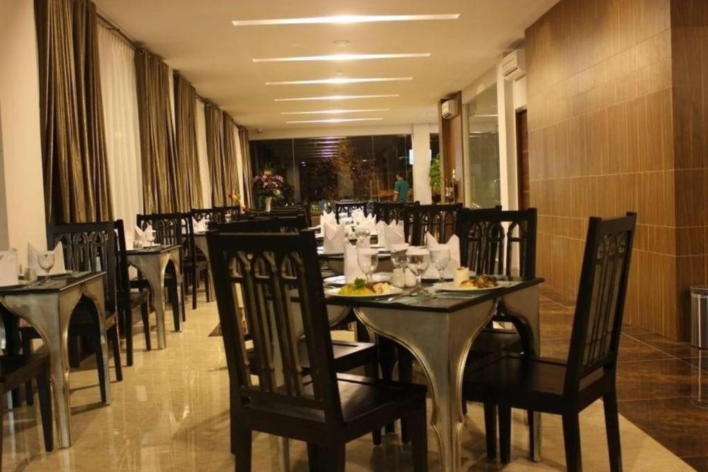 Grand Amira Hotel Solo, Azana Hotels Collection Surakarta (Solo) Exterior foto