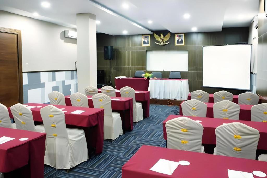 Grand Amira Hotel Solo, Azana Hotels Collection Surakarta (Solo) Exterior foto