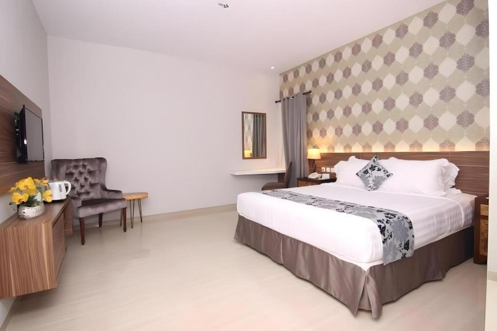 Grand Amira Hotel Solo, Azana Hotels Collection Surakarta (Solo) Exterior foto