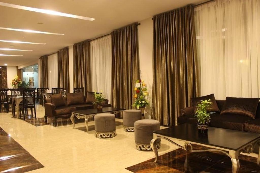 Grand Amira Hotel Solo, Azana Hotels Collection Surakarta (Solo) Exterior foto