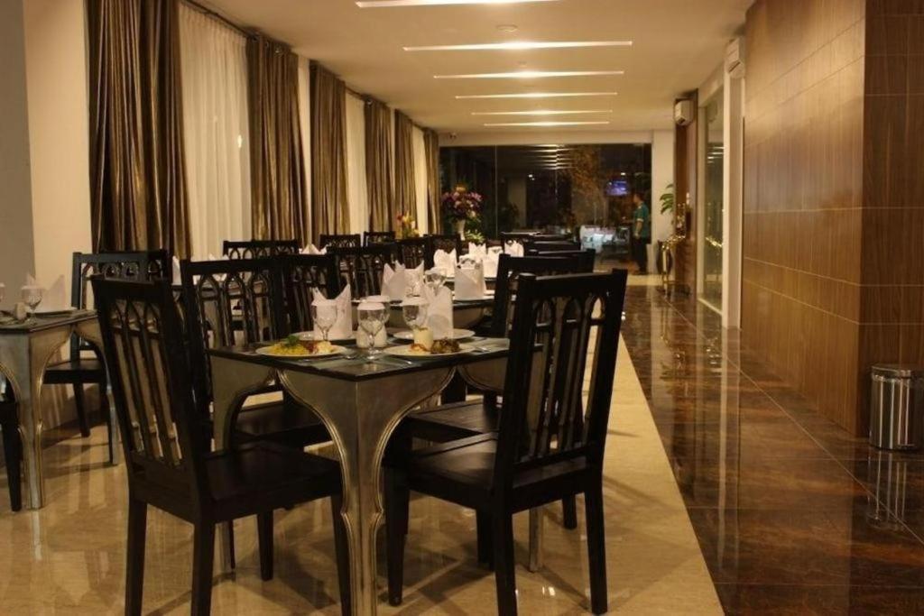 Grand Amira Hotel Solo, Azana Hotels Collection Surakarta (Solo) Exterior foto