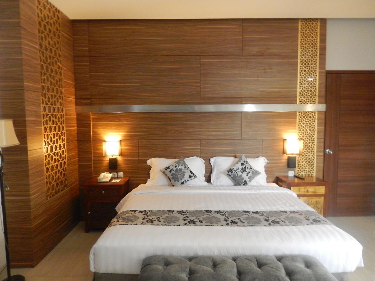 Grand Amira Hotel Solo, Azana Hotels Collection Surakarta (Solo) Exterior foto