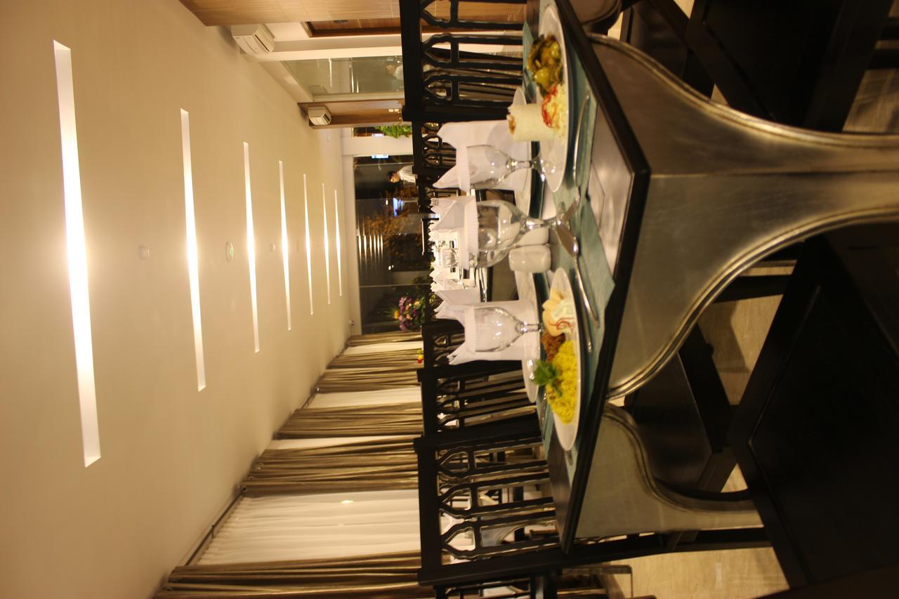 Grand Amira Hotel Solo, Azana Hotels Collection Surakarta (Solo) Exterior foto