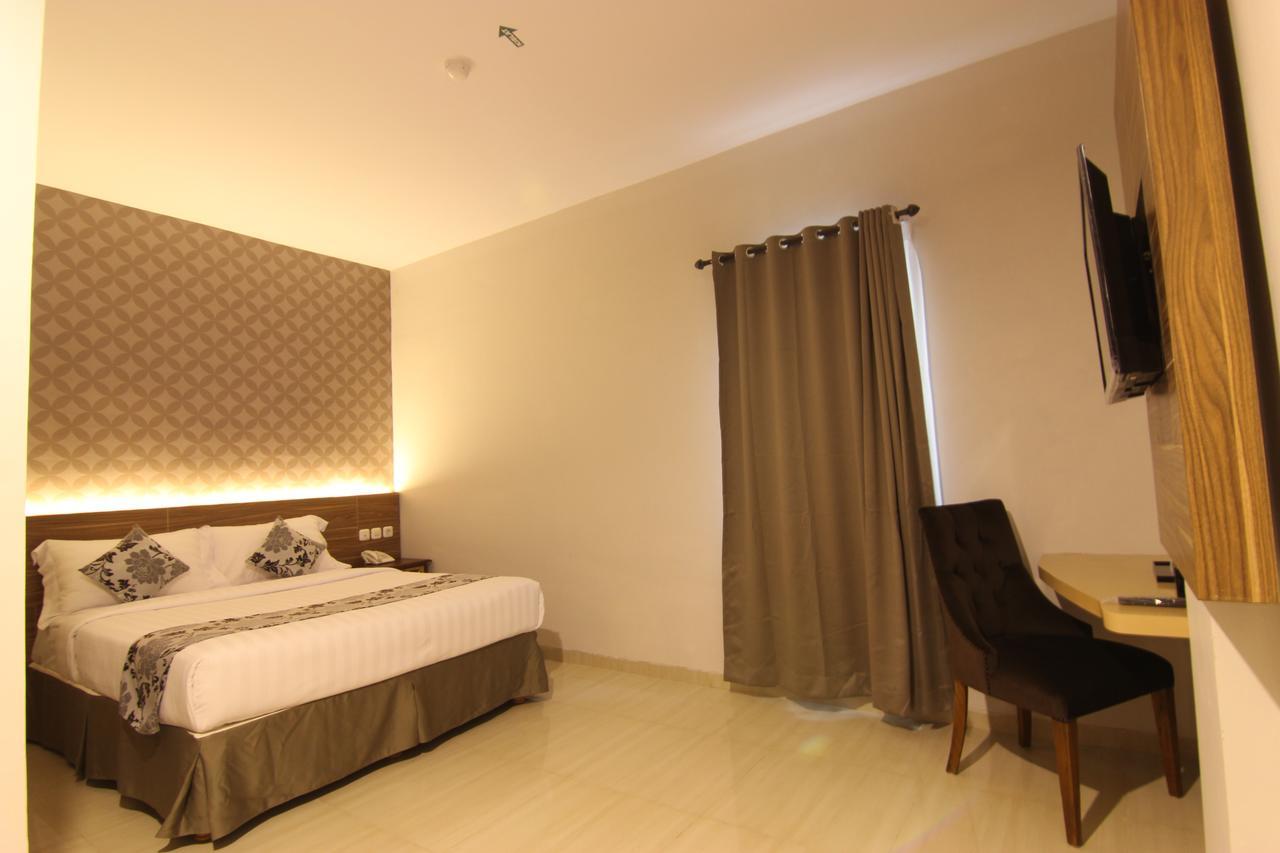 Grand Amira Hotel Solo, Azana Hotels Collection Surakarta (Solo) Exterior foto