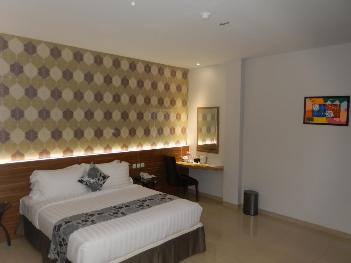 Grand Amira Hotel Solo, Azana Hotels Collection Surakarta (Solo) Exterior foto