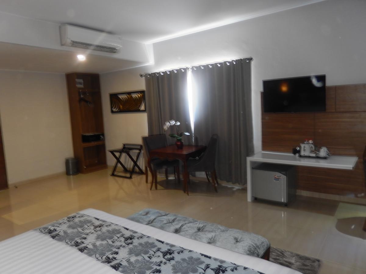 Grand Amira Hotel Solo, Azana Hotels Collection Surakarta (Solo) Exterior foto