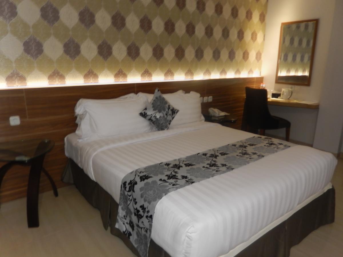 Grand Amira Hotel Solo, Azana Hotels Collection Surakarta (Solo) Exterior foto