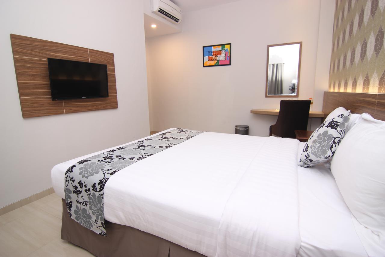 Grand Amira Hotel Solo, Azana Hotels Collection Surakarta (Solo) Exterior foto