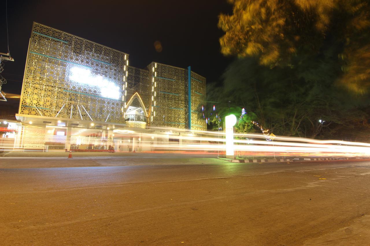 Grand Amira Hotel Solo, Azana Hotels Collection Surakarta (Solo) Exterior foto
