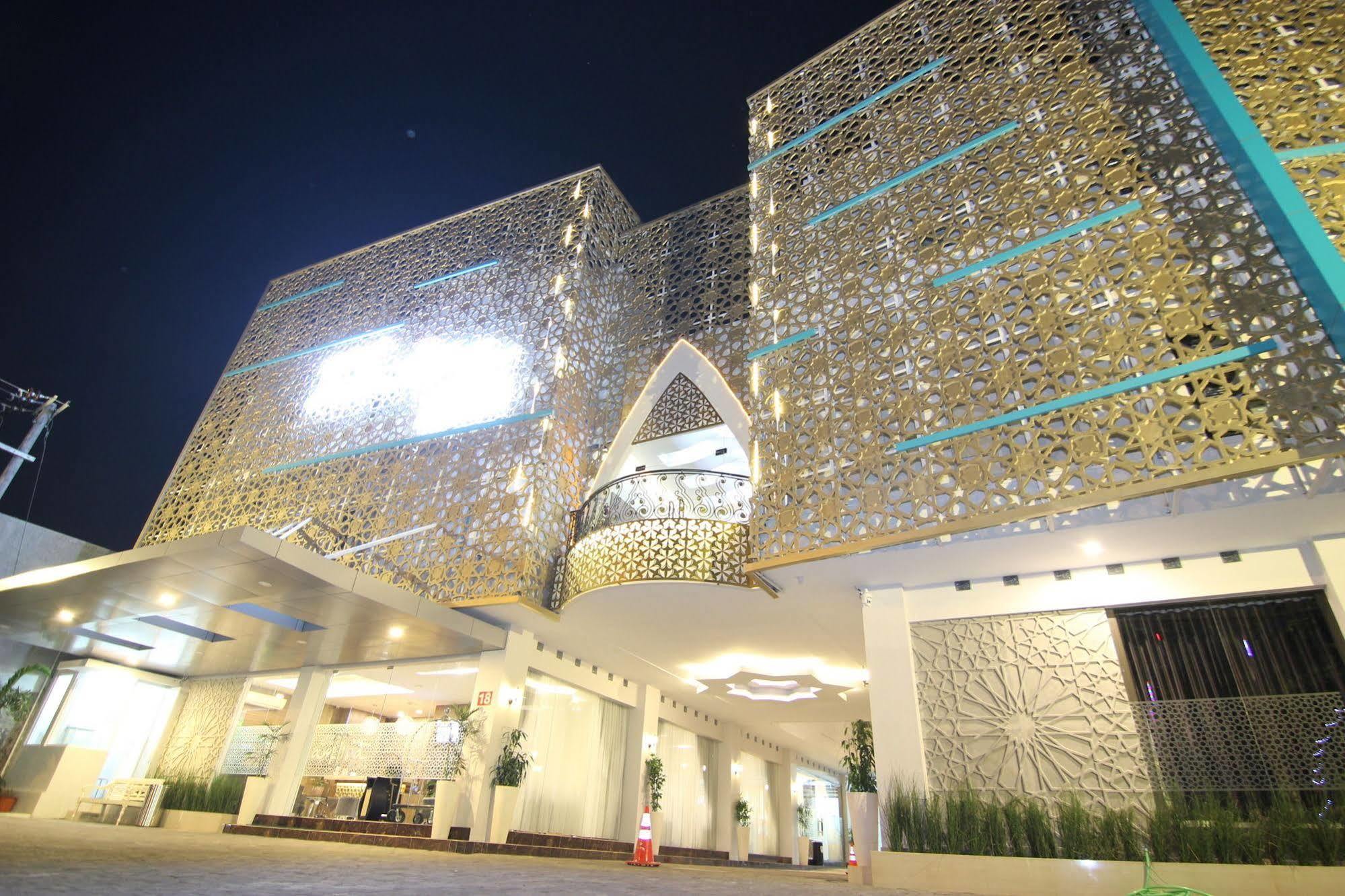 Grand Amira Hotel Solo, Azana Hotels Collection Surakarta (Solo) Exterior foto